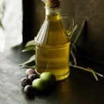 olive oil, bottle, olives-1867229.jpg
